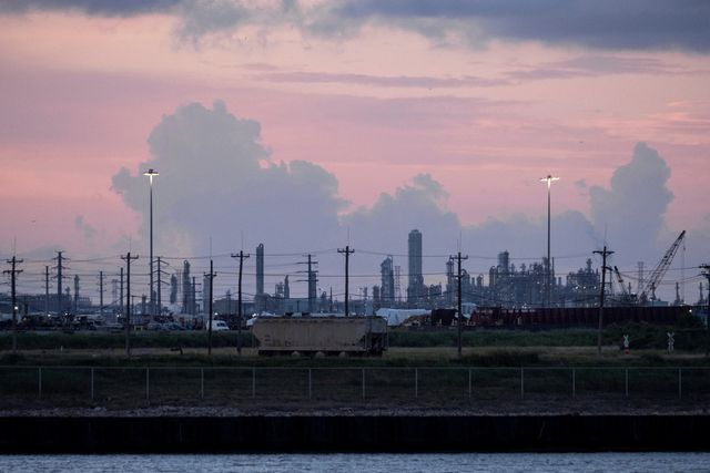 Raffinaderijen in Freeport, Texas. De regering-Trump, groot voorstander van fossiele brandstoffen, trekt zich terug uit het mondiale klimaatverdrag UNFCCC. 