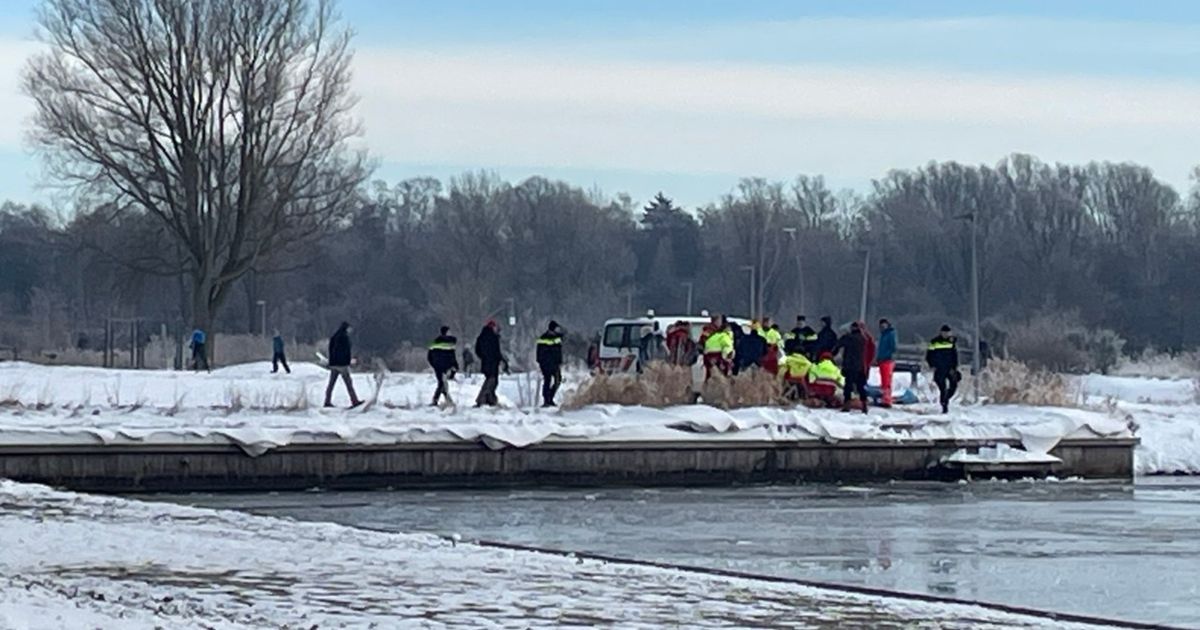 112-nieuws zondag 11 januari: Auto's P+R Meerstad vernield • Politie doet inval in Ter Apelkanaal • Persoon zakt door ijs in Stad