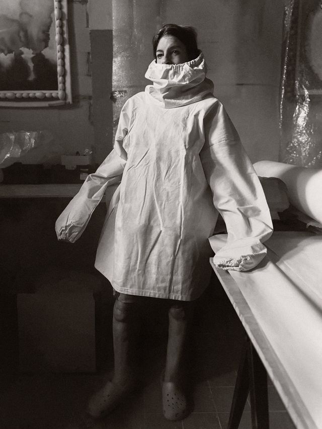 Maria Roosen in het atelier, 2025. Courtesy Maria Roosen.