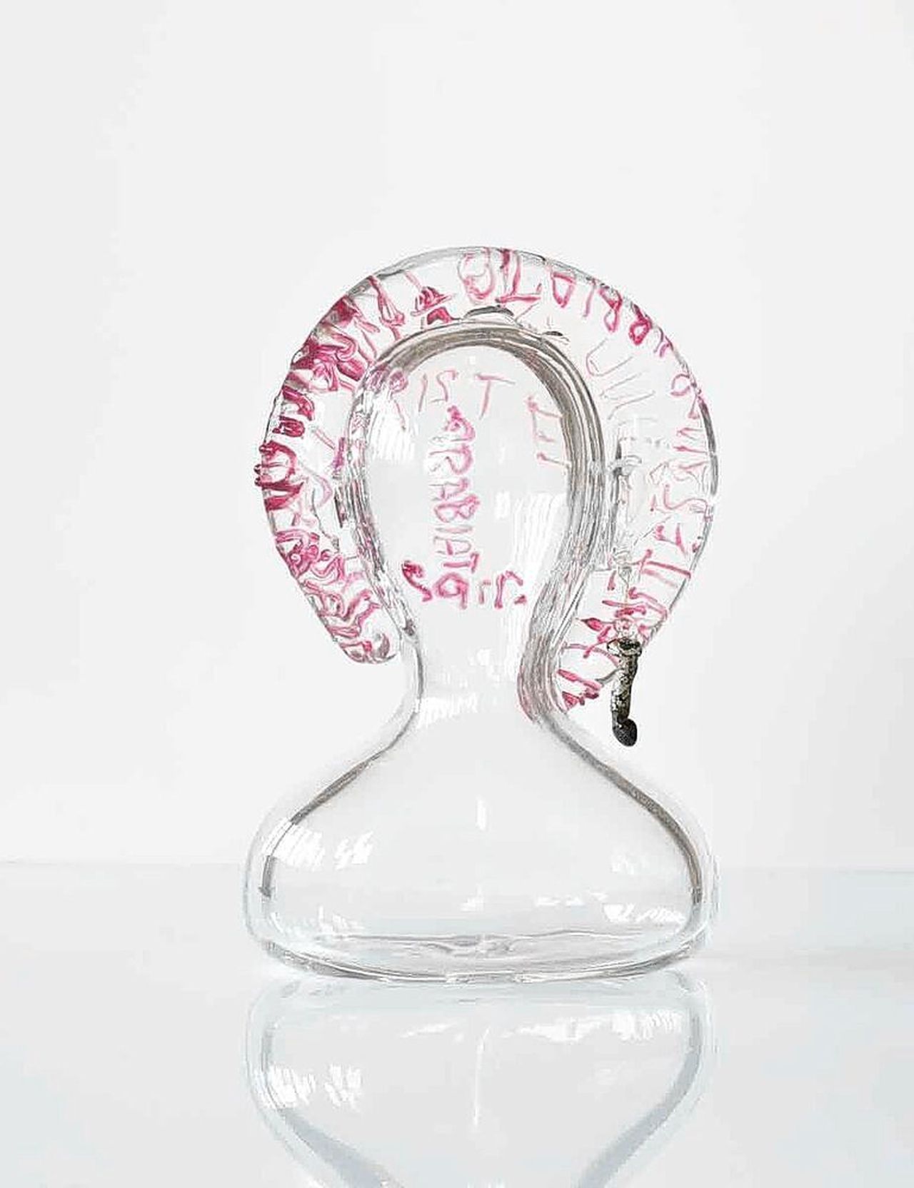 Maria Roosen: TRISTE (Zelfportret), 2014. (glas). Collectie Museum Arnhem