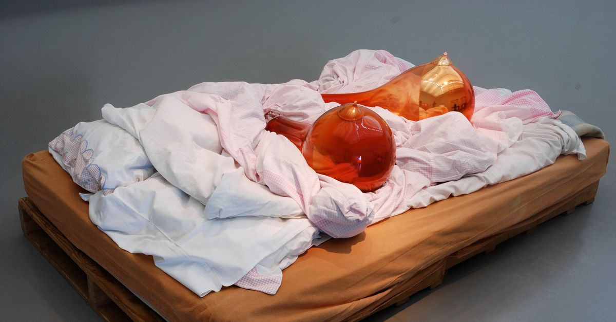 Maria Roosen in Stedelijk Museum Schiedam: glaskunst tussen zachtheid en kracht