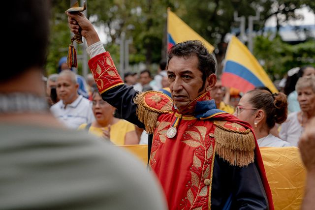 Acteur en dichter Miguel Angel Rodriguez Gutiérrez als Simón Bolívar.