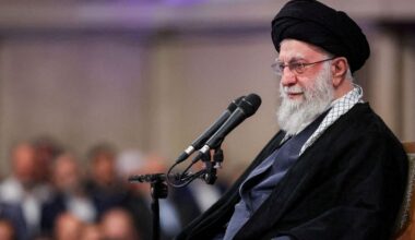 Ayatollah Khamenei laat na dertien dagen straatprotest in Iran van zich horen, verwijt demonstranten enkel Trump blij te maken