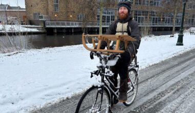 Sneeuwdag in Leiden: van uitdagingen voor supermarkten tot sleeën in binnenstad - Omroep West