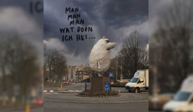 Zanikende Greekbaer wordt tastbaar als rotondekunst in Venlo