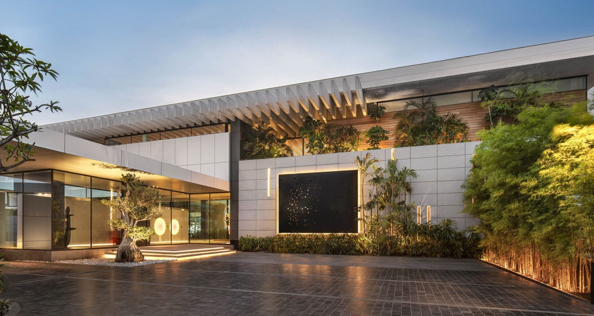 Deze villa heeft de allure van Hollywood, maar staat in Ivoorkust