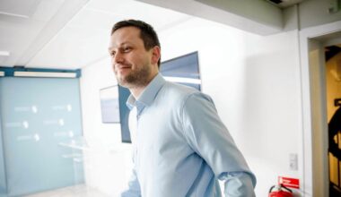 Wat voor man is de premier van Groenland die het tegen Trump moet opnemen?