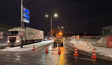 A2 spiegelglad: snelweg tussen Roosteren en Urmond was urenlang in beide richtingen dicht