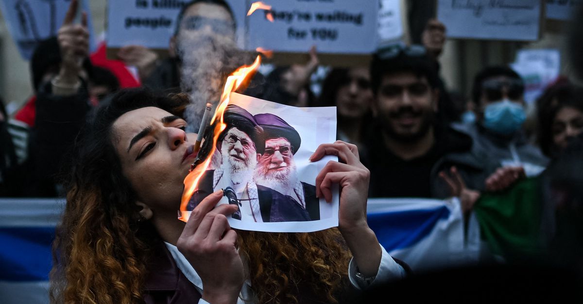 Nu de bondgenoten van Iran zijn verzwakt, is het regime kwetsbaarder dan ooit