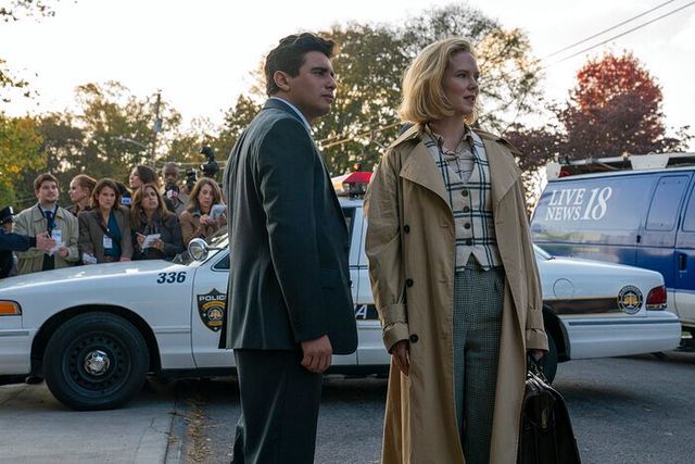 ‘Scarpetta’, met Jake Cannavale  (links) als de jonge Pete Marino en Rose McEwen als de jonge Kay Scarpetta. 