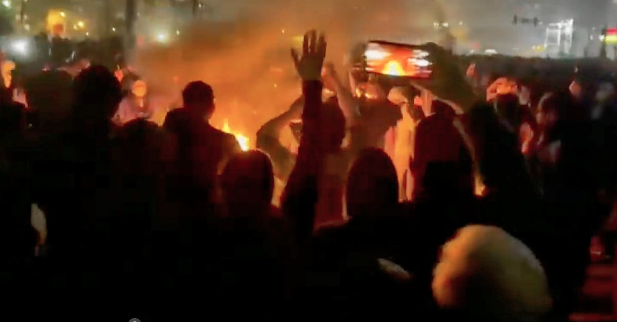 ‘Starlink levert via satellieten gratis internet aan Iraniërs’