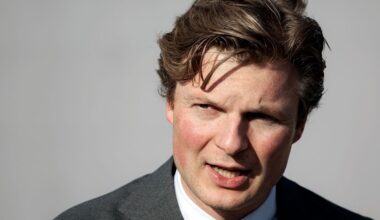 Brekelmans maakt in Hawija excuses voor luchtaanval uit 2015 en belooft meer geld voor wederopbouw