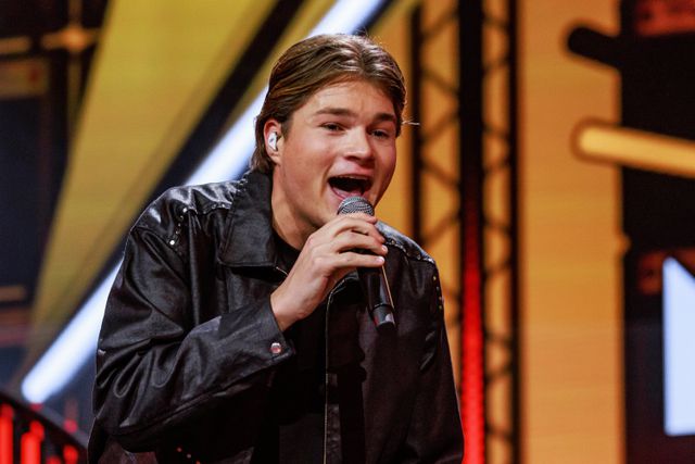 Samuel Welten tijdens optreden bij Muziekfeest van het jaar 2025.
