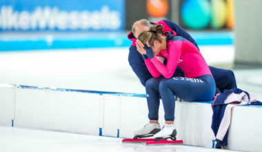 Aanwijsplek-ruzie laait op na OKT: twee schaatsiconen delen vernietigende tik uit - Mee Met Oranje