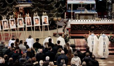 Volendam herdenkt brand 't Hemeltje van 25 jaar geleden