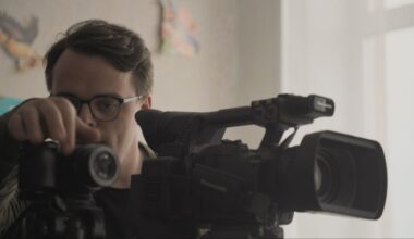 leraar filmt indoctrinatie op Russische school