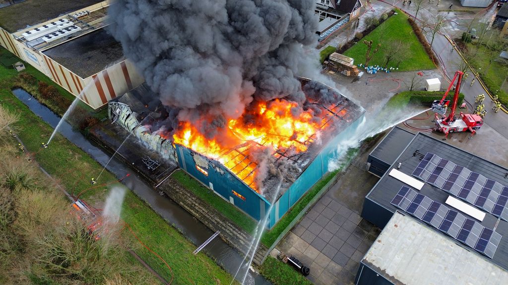 Grote brand Noord-Scharwoude, veiligheidsregio bang voor asbest