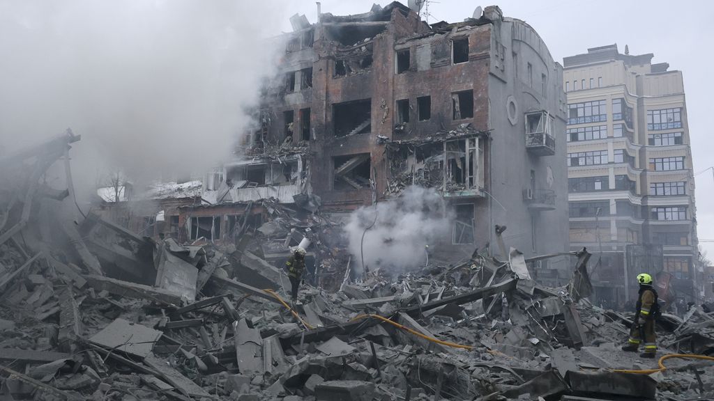 Twee doden en 25 gewonden door raketaanval appartementsgebouw Charkiv