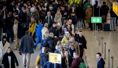 Ook morgen honderden geannuleerde vluchten op Schiphol door winterweer