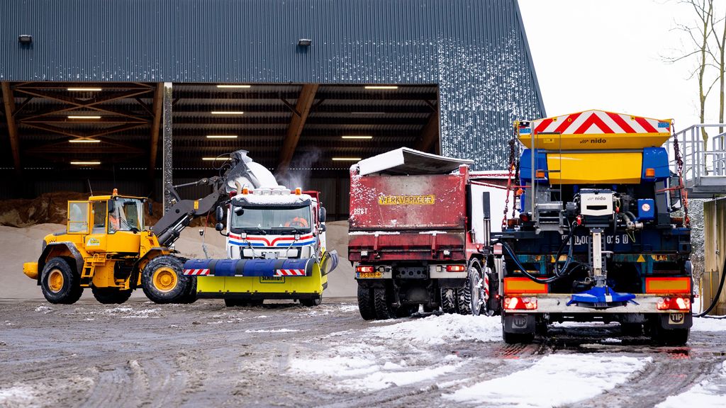 Code oranje in Noord- en Zuid-Holland, ook problemen op het spoor - NOS