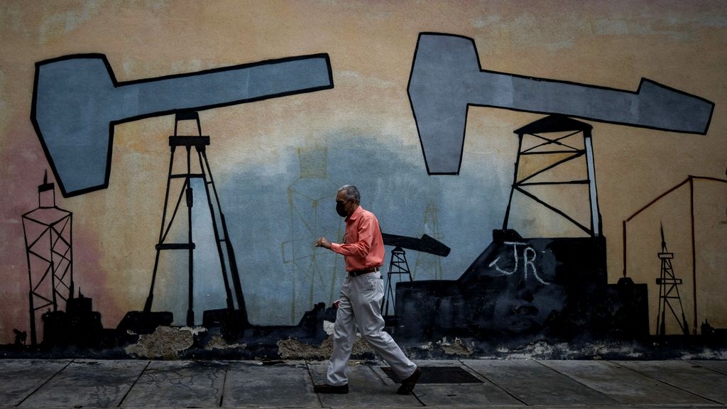 Trump aast op Venezuela's enorme oliereserve, maar die blijft voorlopig in de grond