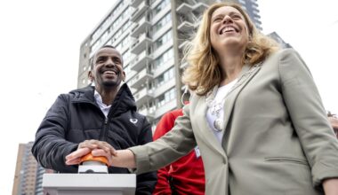 Tweevoudig winnaar Abdi en Tesfu aan de start bij marathon van Rotterdam