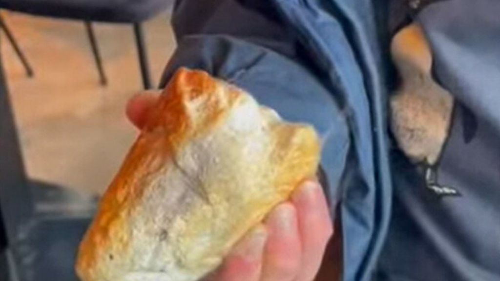 Kind neemt brandbaar fosfor mee naar paviljoen, steen vliegt in brand