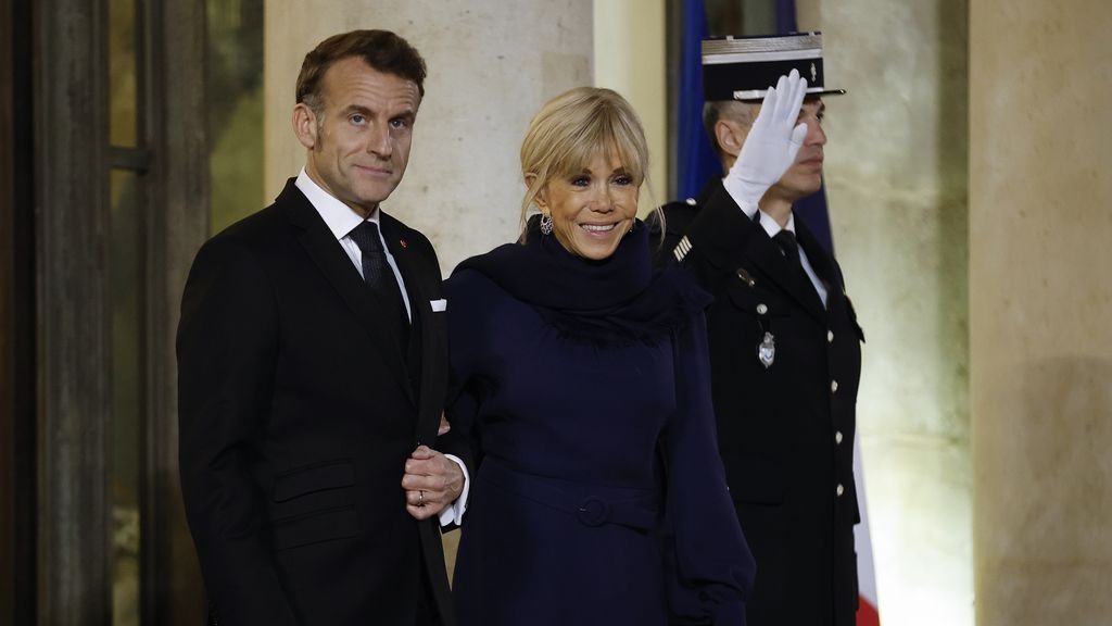 Boetes, celstraf en anti-pestcursus voor online beledigen presidentsvrouw Brigitte Macron - NOS