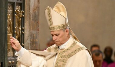 Paus sluit Heilige Deur van Sint-Pieter, einde Heilig Jaar