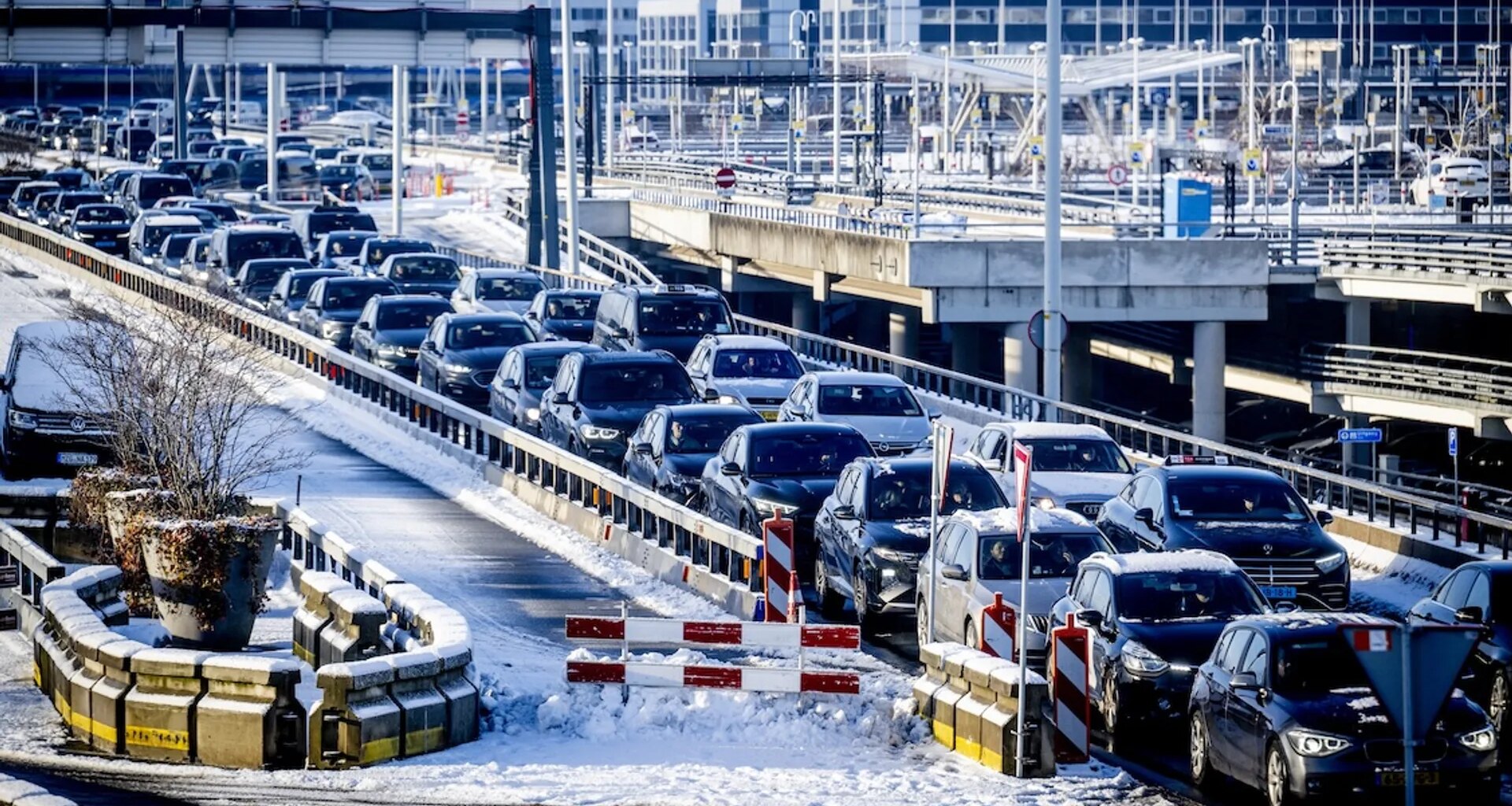 Verwende reizigers, laat Schiphol eens met rust - Joop