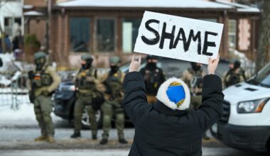 Duizenden bij wake in VS voor vrouw die door ICE-agent werd doodgeschoten