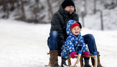 Veel sneeuw en harde wind verwacht in Noord-Nederland, elders regen