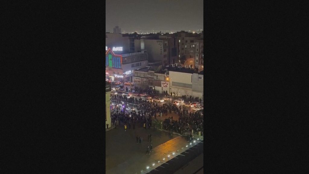 Zelfs de staatstelevisie van Iran kan niet meer om de protesten heen