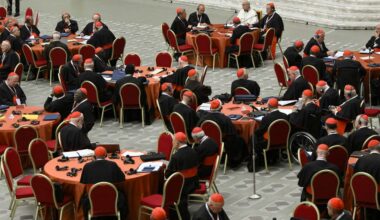 Paus Leo XIV wil kerk besturen met al zijn kardinalen