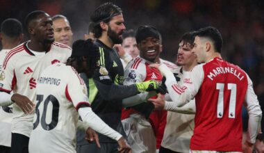 Arsenal-aanvaller Martinelli zegt sorry na duwen geblesseerde Bradley in topper