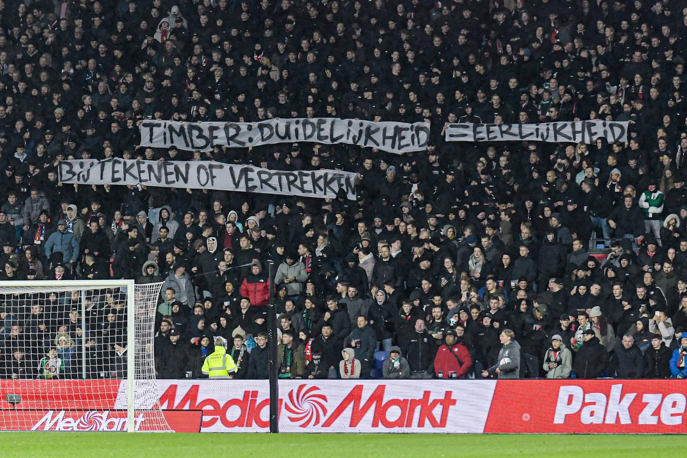 Feyenoord-fans zijn hélemaal klaar met eigen speler: 'Arrogante geldwolf met KKD-mentaliteit'