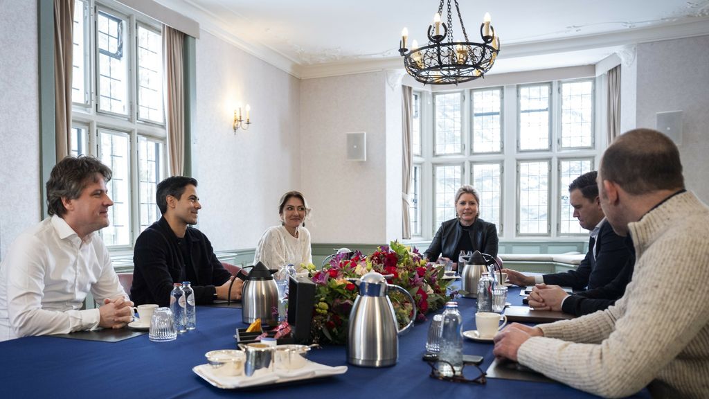 D66, CDA en VVD kiezen voor minderheidskabinet, uitzonderlijk in Nederland