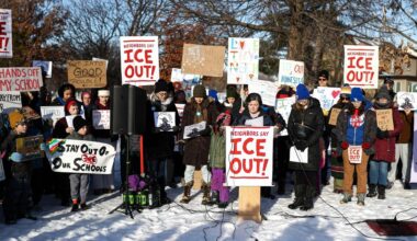 Minnesota begint eigen onderzoek naar doodschieten vrouw door ICE-agent