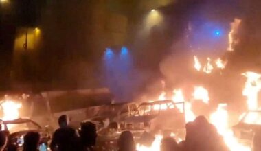 Zoon Iraanse sjah roept betogers op steden te bezetten, artsen zien veel gewonden