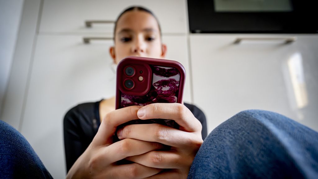 Zeker vijf Nederlandse meisjes aangespoord tot zelfdoding via chatgroep