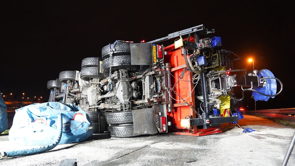 Hinder op snelwegen door ongelukken door gladheid