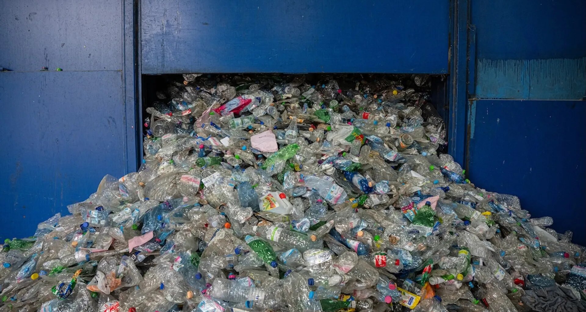 Drinken uit plastic flessen kan alvleesklier beschadigen en tot diabetes en obesitas leiden - Joop