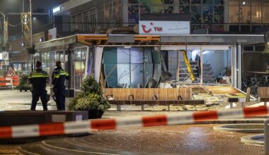 Plofkraak veroorzaakt veel schade aan reisbureau Amsterdam