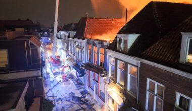 Geen gewonden bij grote brand in historische binnenstad Leeuwarden