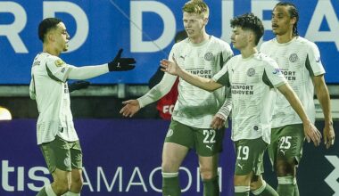 PSV heeft aan wervelend halfuur genoeg om door te bekeren, Go Ahead met schrik vrij