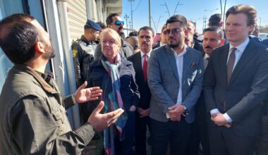 Defensieminister Brekelmans biedt in Hawija excuses aan voor bombardement