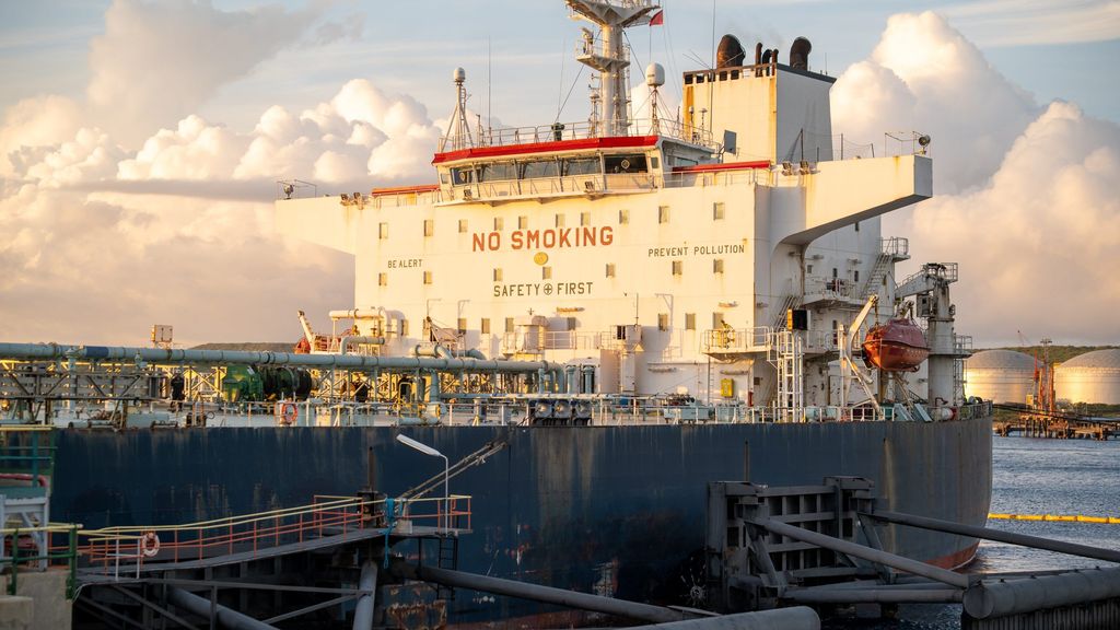 Venezolaanse olie stroomt via Curaçao, premier Pisas vindt het een 'buitenkansje'