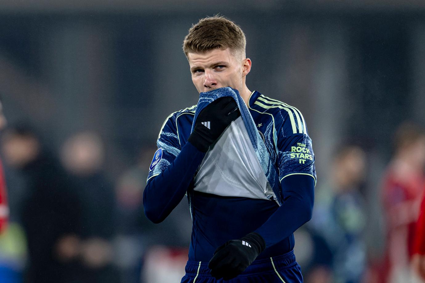 Zeer pijnlijke uitwisseling tussen Ajax-fans en Gaaei na bekerblamage in Alkmaar