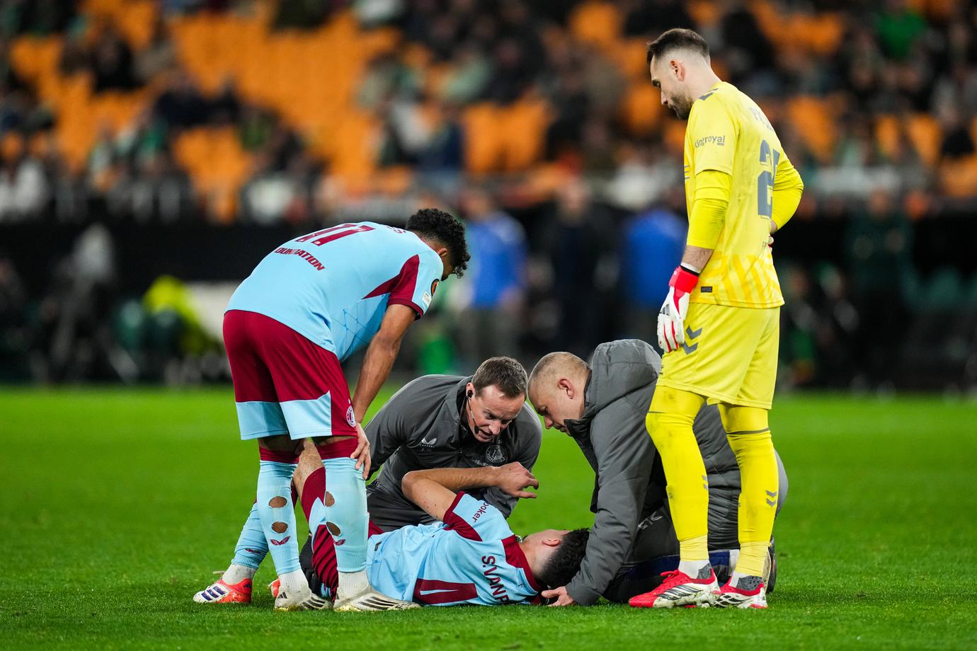 nederlaag en horrorblessure voor Shaqueel van Persie