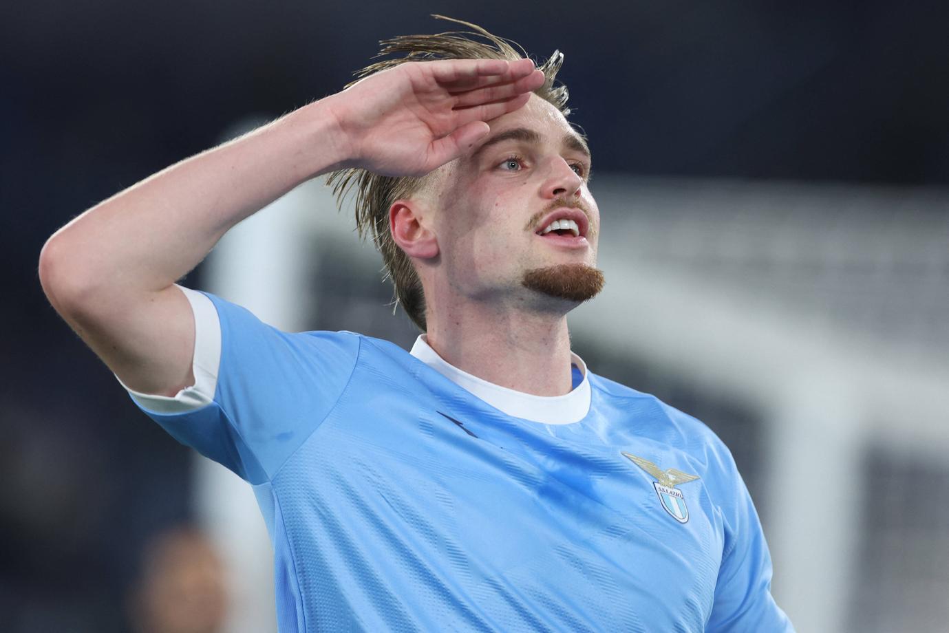 Kenneth Taylor passeert Justin Bijlow en maakt eerste goal voor Lazio